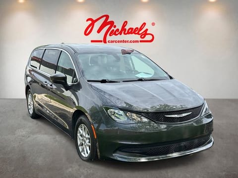 1 image of 2022 Chrysler Voyager LX