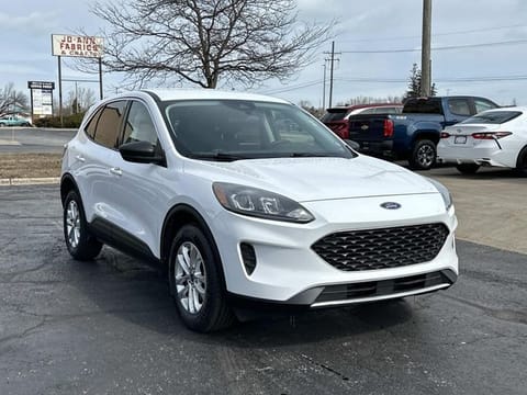 1 image of 2022 Ford Escape SE