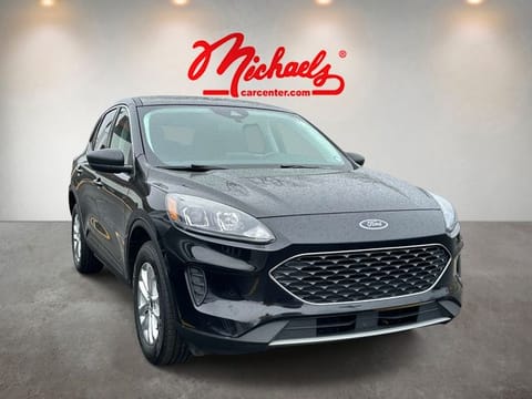 1 image of 2022 Ford Escape SE