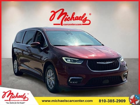 1 image of 2023 Chrysler Pacifica Touring L