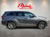 2 thumbnail image of  2018 Toyota Highlander SE