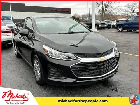 1 image of 2019 Chevrolet Cruze LS