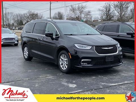 1 image of 2021 Chrysler Pacifica Touring L