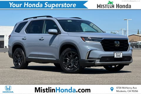1 image of 2025 Honda Pilot Touring w/HPD Wheels