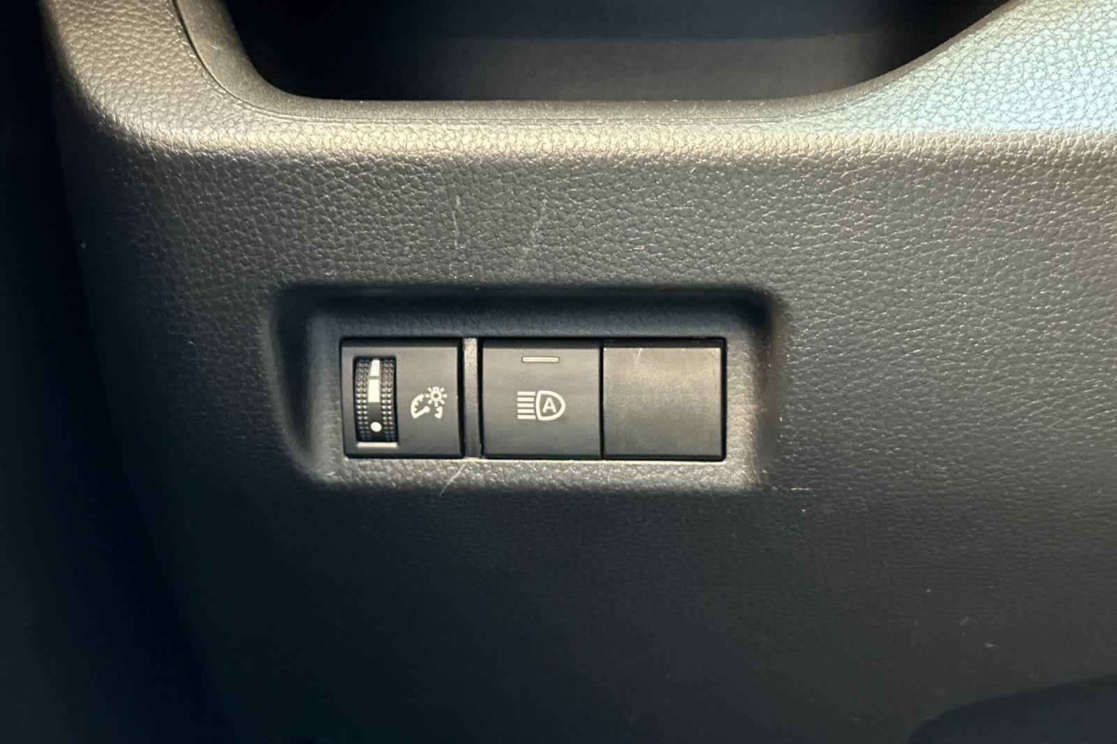 2021 Toyota RAV4 LE - Photo 28