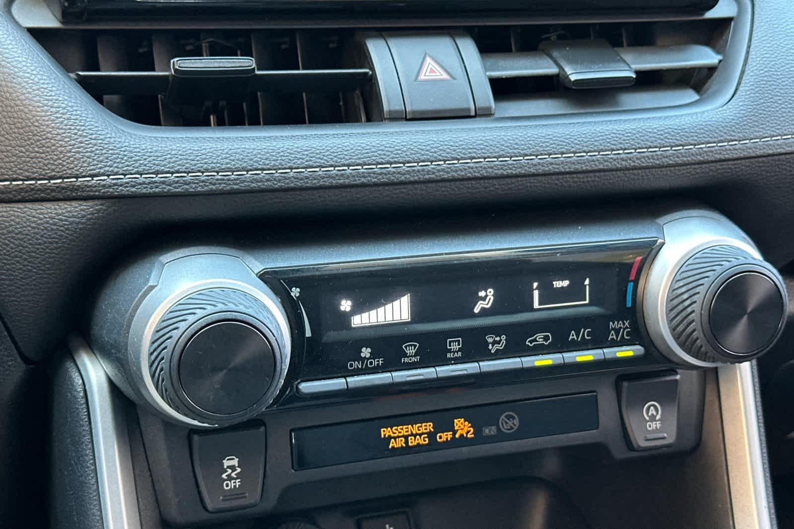 2021 Toyota RAV4 LE - Photo 21
