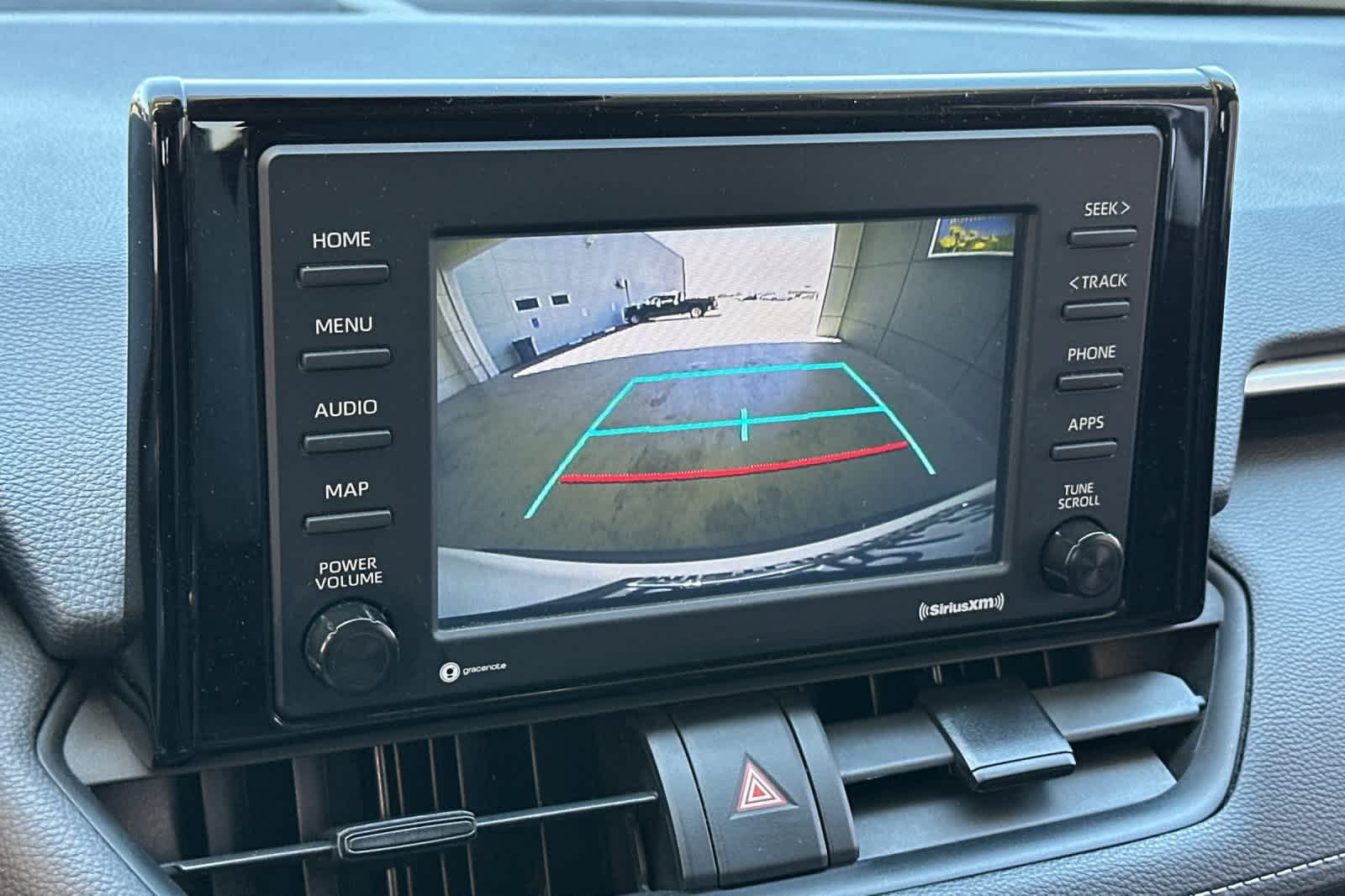 2021 Toyota RAV4 LE - Photo 20