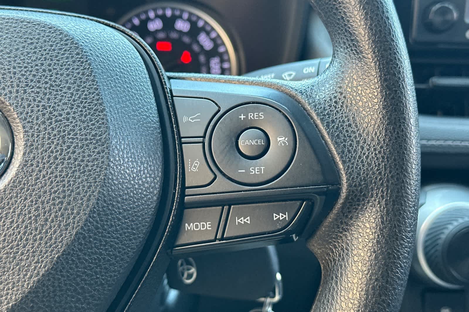 2021 Toyota RAV4 LE - Photo 25