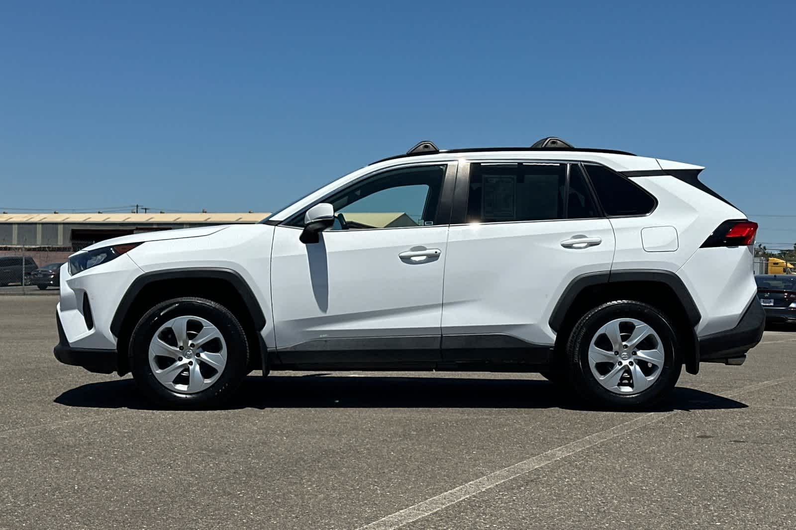 2021 Toyota RAV4 LE - Photo 6
