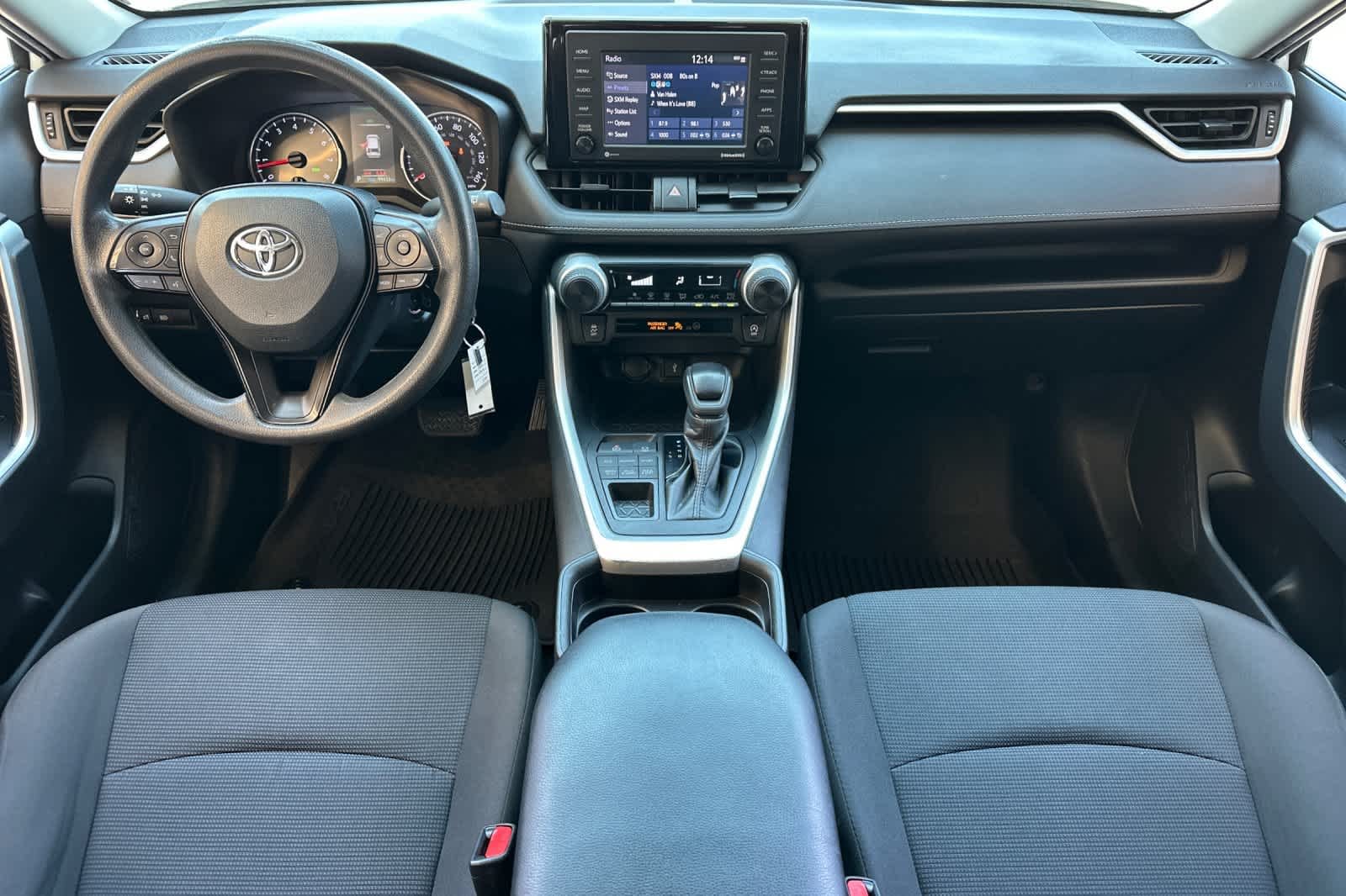 2021 Toyota RAV4 LE - Photo 13