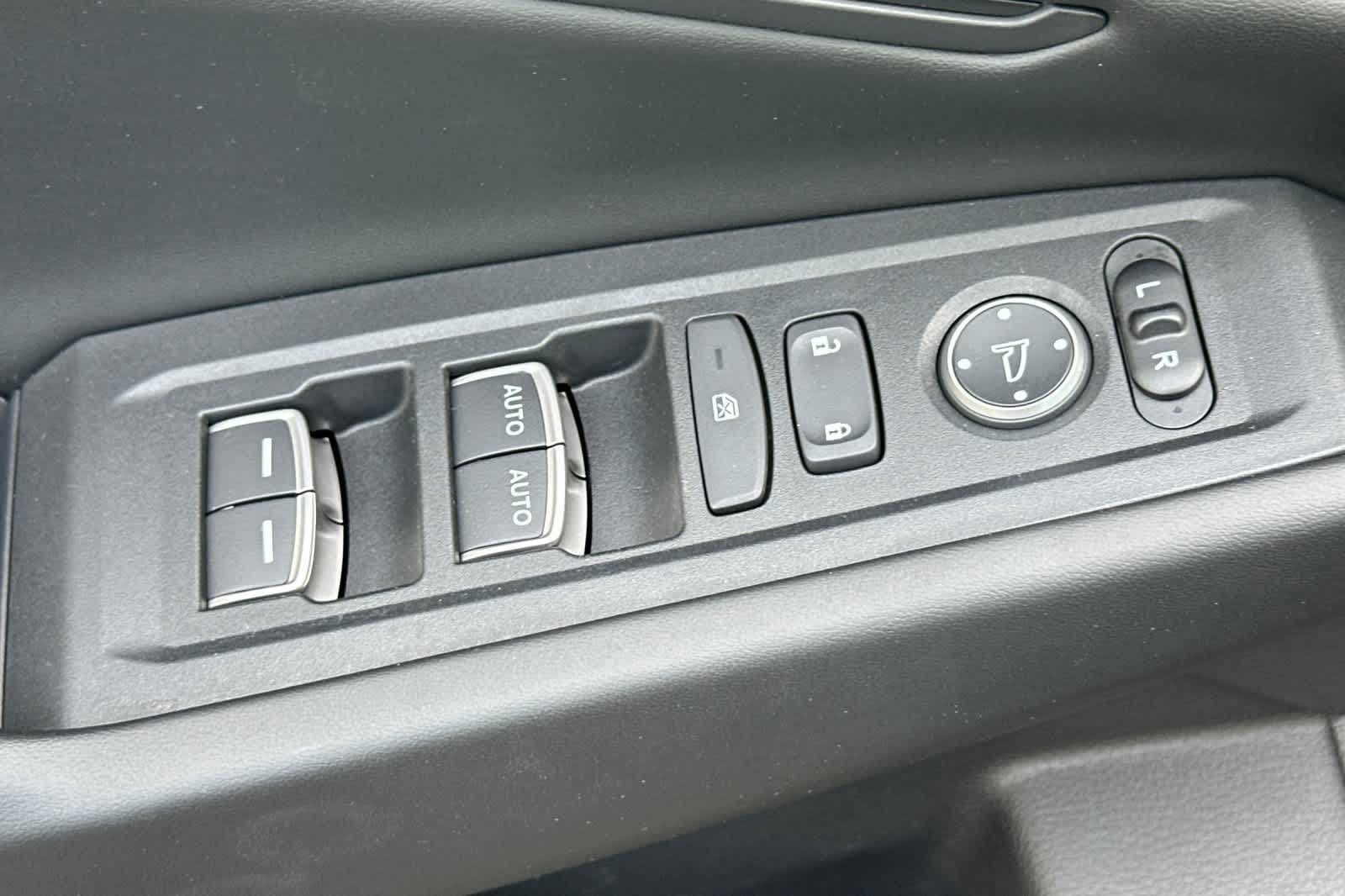 2023 Honda Accord Hybrid EX-L - Photo 12