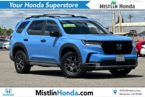 1 image of 2023 Honda Pilot TrailSport