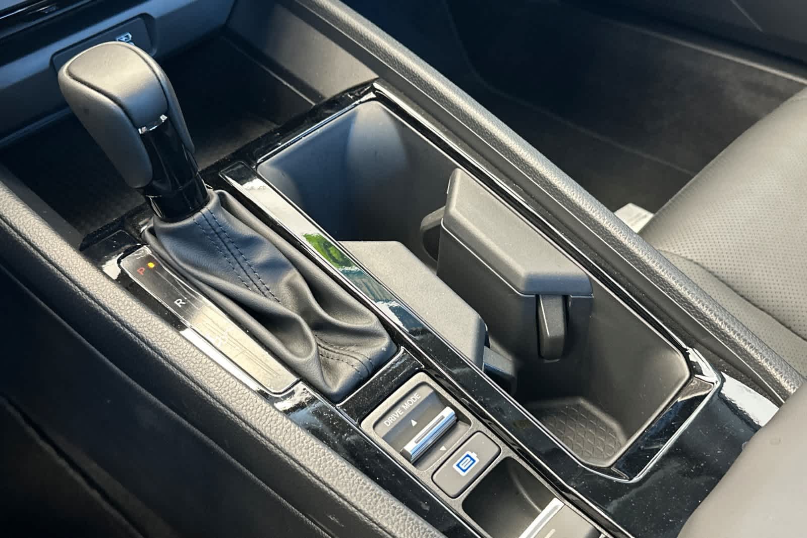 2024 Honda Accord Hybrid EX-L - Photo 23