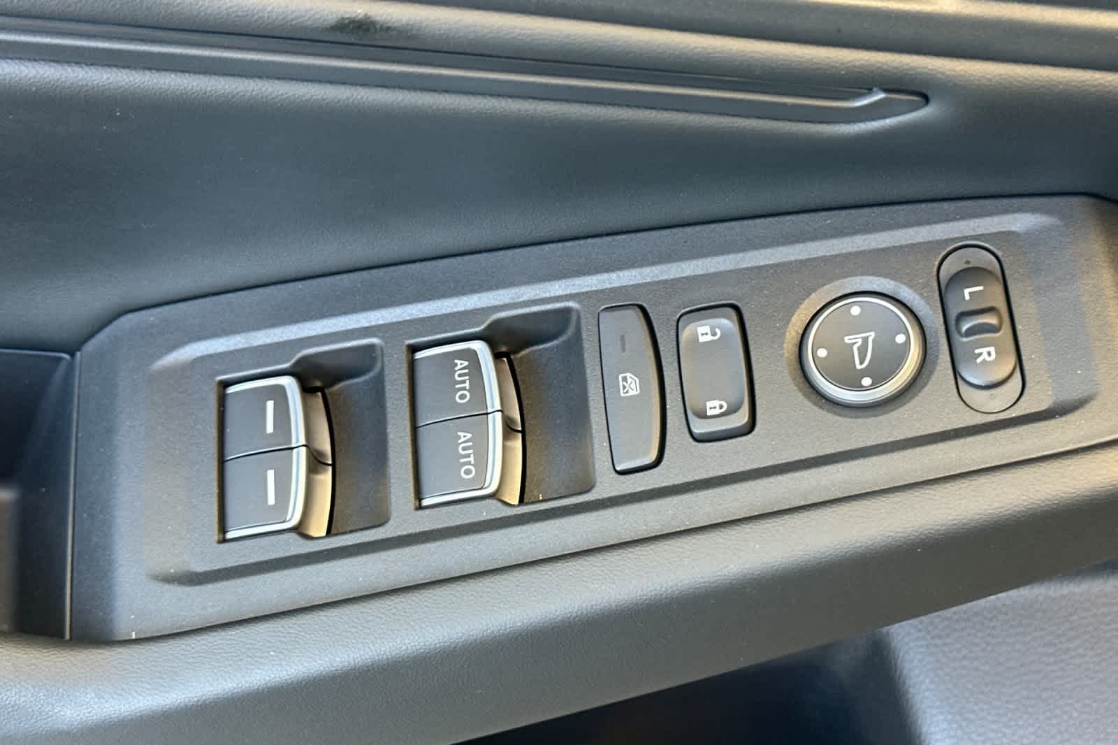 2024 Honda Accord Hybrid EX-L - Photo 12