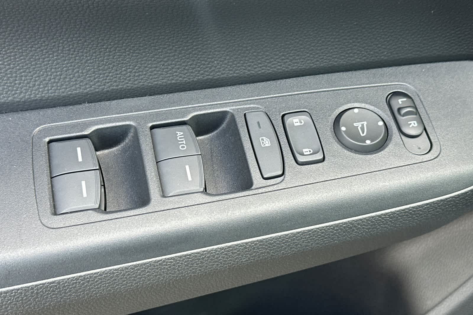 2024 Honda CR-V LX - Photo 12