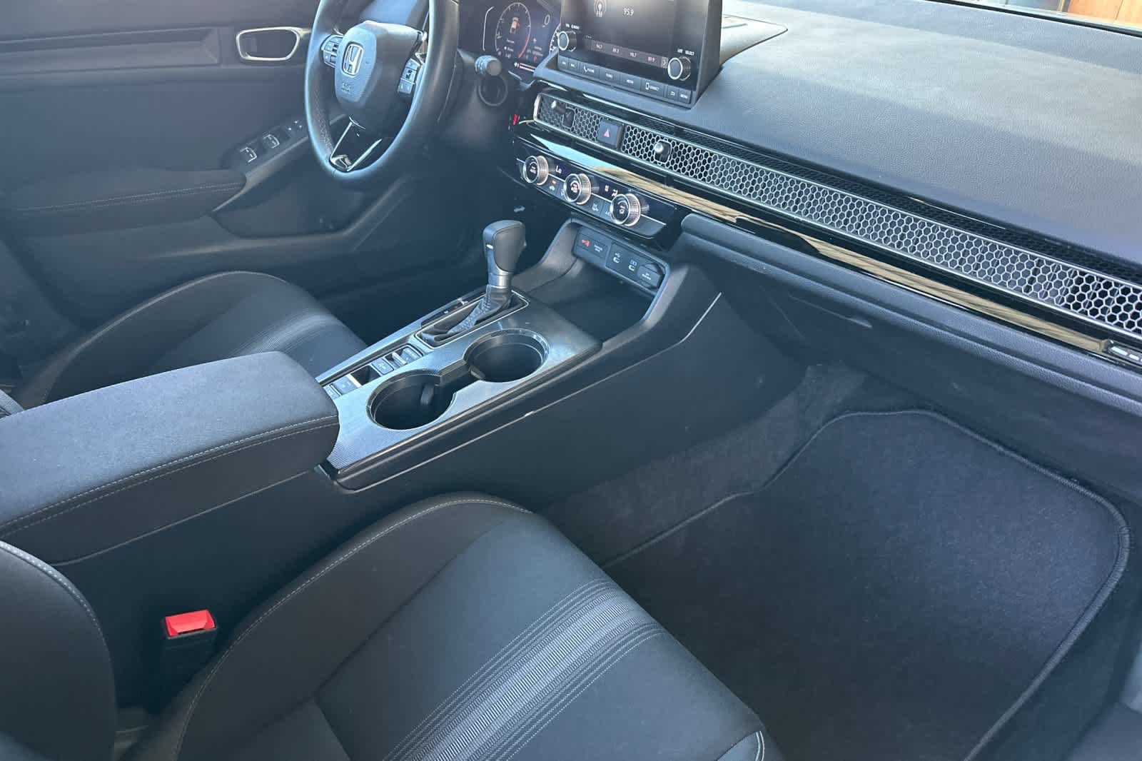2025 Honda Civic Hatchback Sport - Photo 16