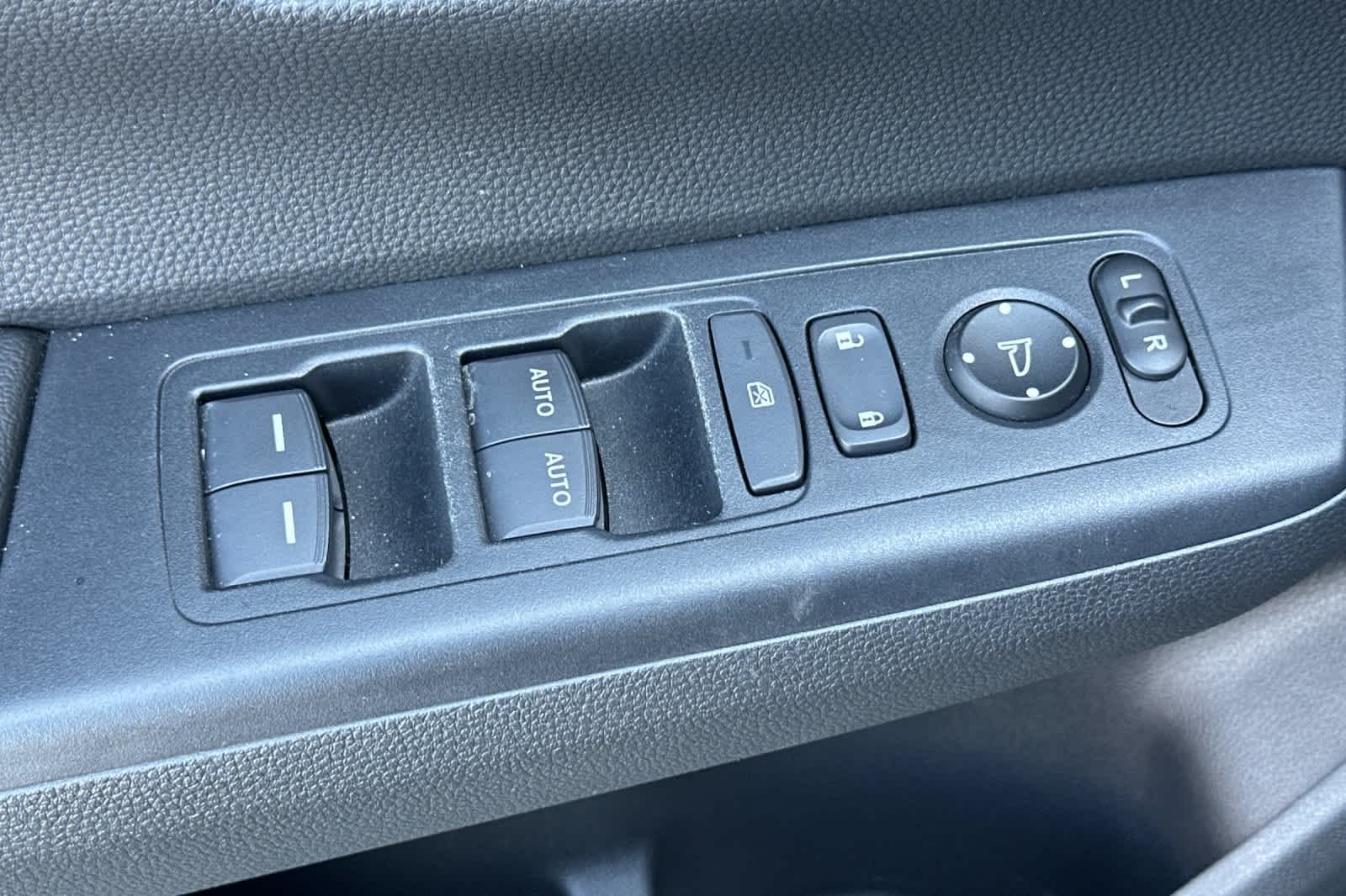 2025 Honda CR-V EX - Photo 12