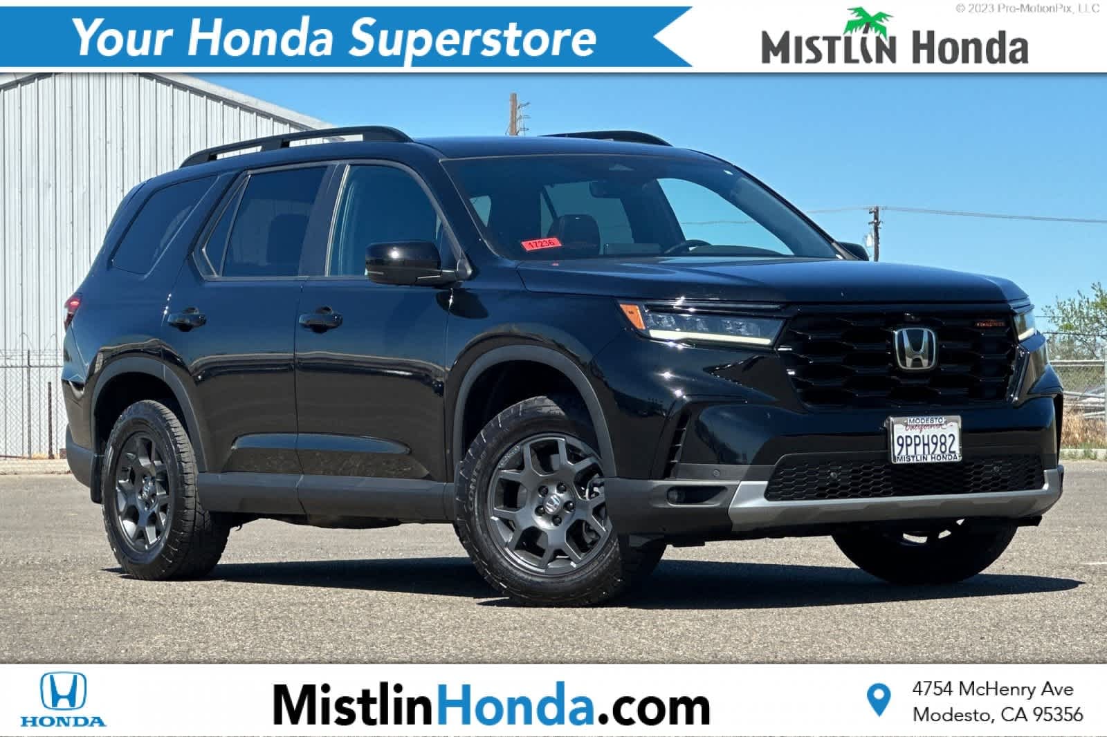2025 Honda Pilot TrailSport AWD's photo