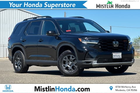 1 image of 2025 Honda Pilot TrailSport