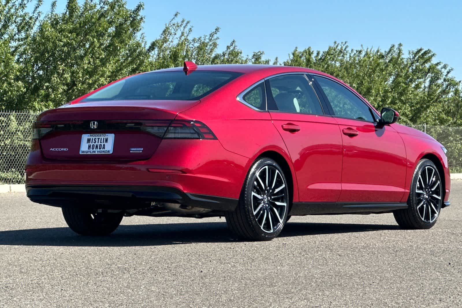 2026 Honda Accord Hybrid Touring - Photo 3