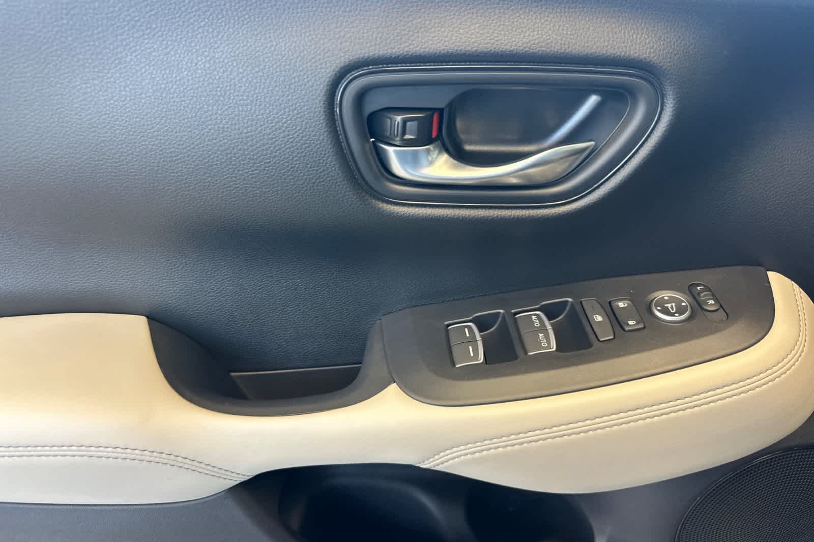 2026 Honda HR-V EX-L - Photo 11