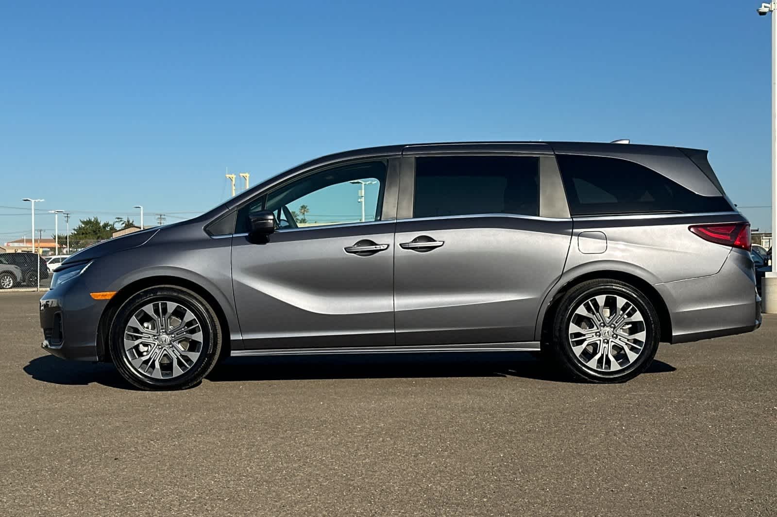 2026 Honda Odyssey Touring - Photo 7