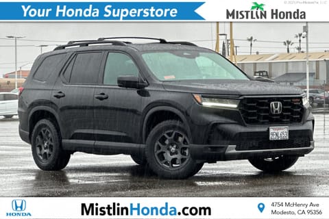 1 image of 2023 Honda Pilot TrailSport