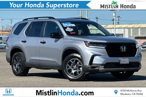 1 image of 2025 Honda Pilot TrailSport