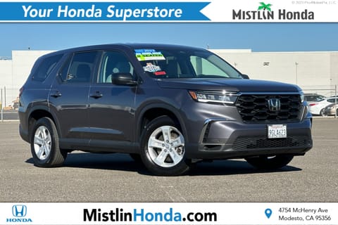 1 image of 2023 Honda Pilot LX