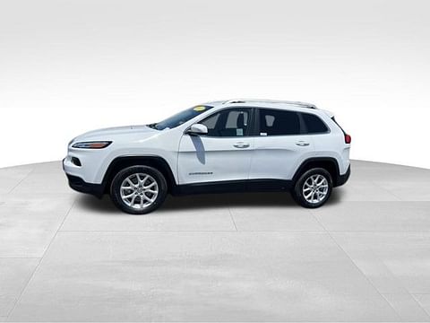 1 image of 2017 Jeep Cherokee Latitude