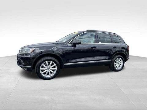 1 image of 2017 Volkswagen Touareg V6 Sport