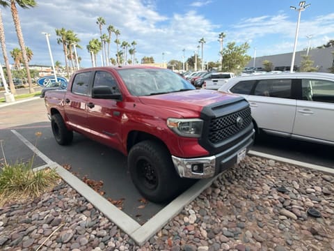1 imagen de 2018 Toyota Tundra SR5