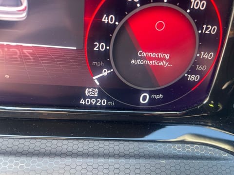 1 imagen de 2024 Volkswagen Golf GTI 2.0T S