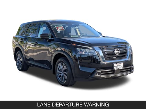 2025 Nissan Pathfinder S