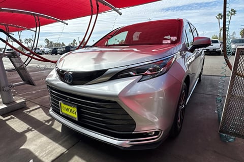 1 image of 2025 Toyota Sienna Platinum