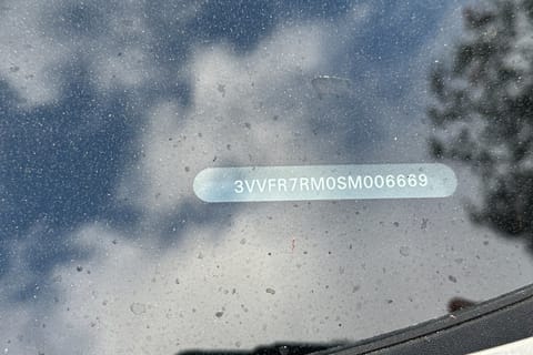 2025 Volkswagen Tiguan 2.0T SE