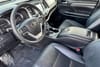 10 imagen en miniatura de 2017 Toyota Highlander Limited