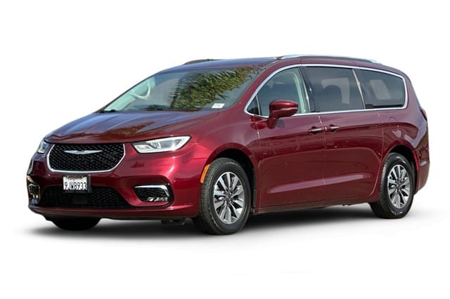 2 thumbnail image of  2021 Chrysler Pacifica Touring L
