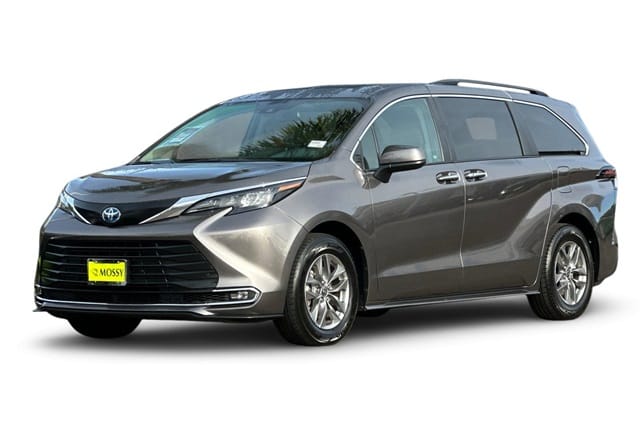 2024 Toyota Sienna XLE's photo