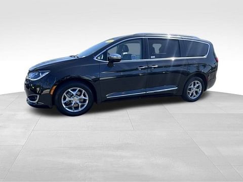 1 image of 2018 Chrysler Pacifica Limited