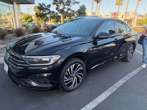 1 imagen de 2021 Volkswagen Jetta SEL Premium