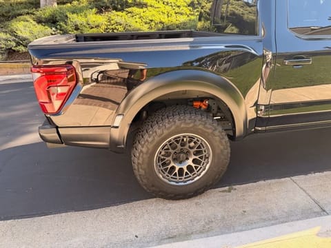 1 imagen de 2024 Ford F-150 Raptor