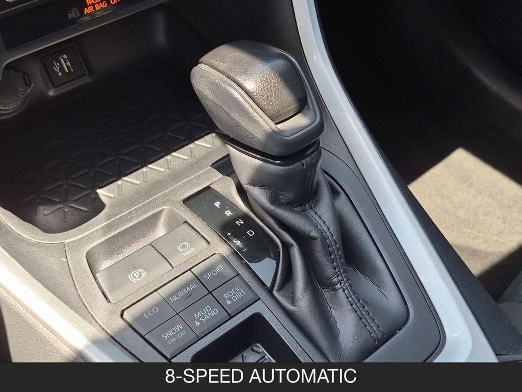2024 Toyota RAV4 XLE - Photo 20
