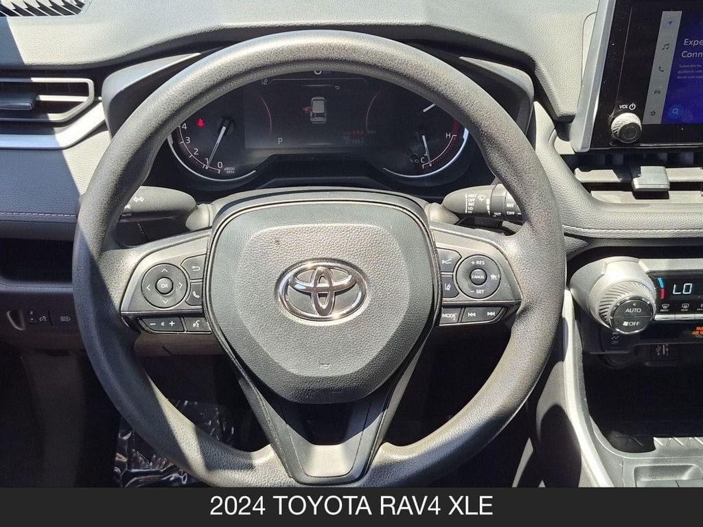 2024 Toyota RAV4 XLE - Photo 12