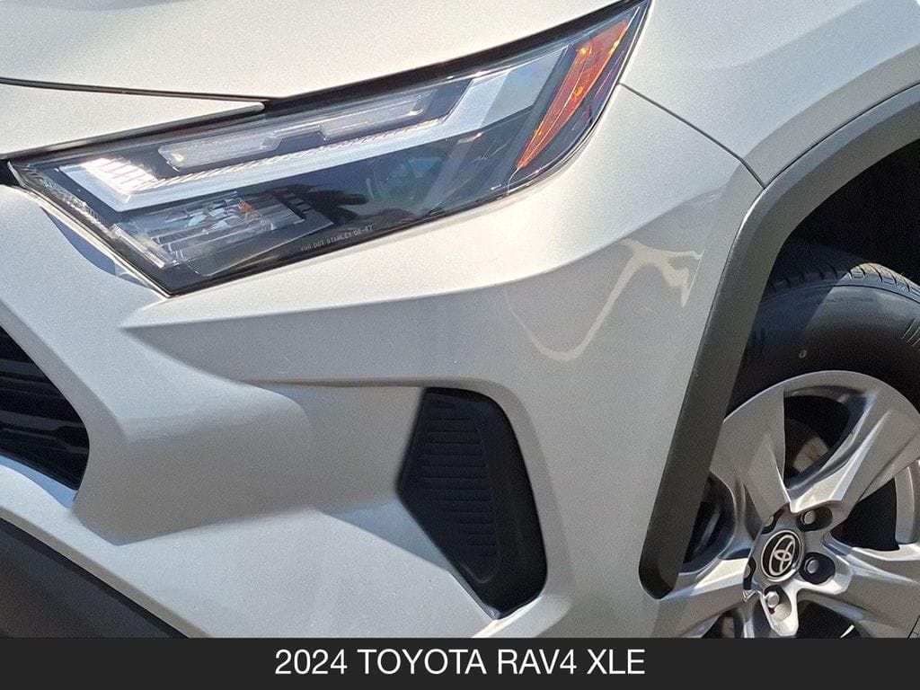 2024 Toyota RAV4 XLE - Photo 10
