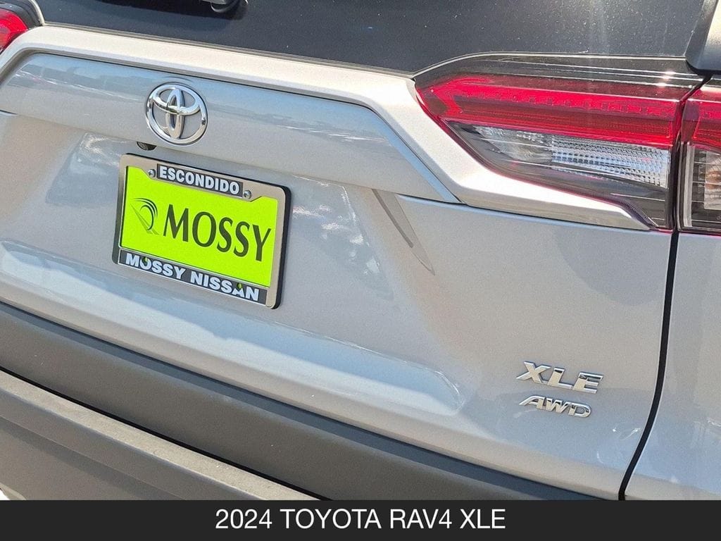 2024 Toyota RAV4 XLE - Photo 25