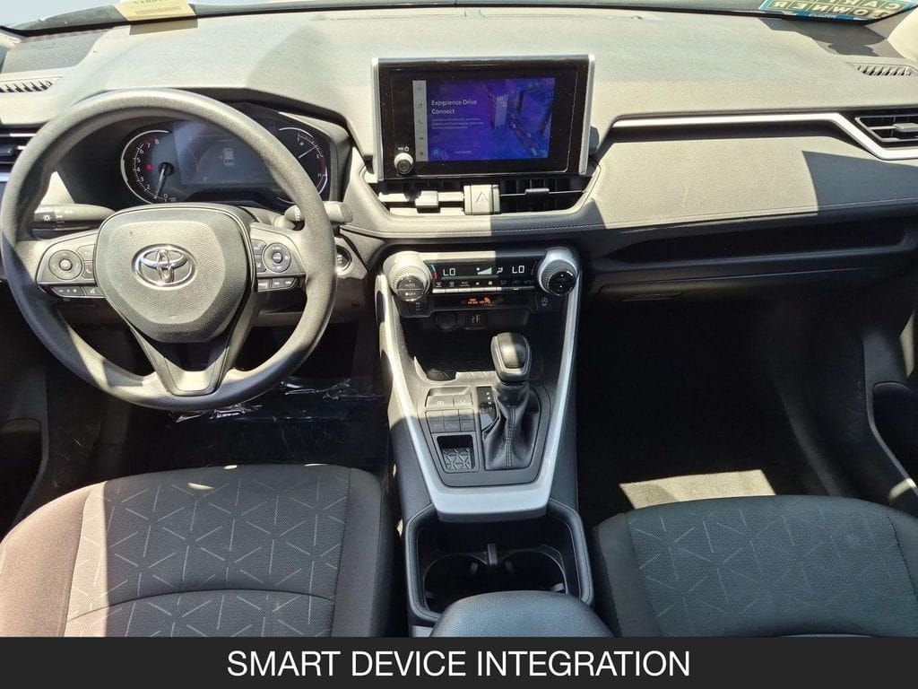 2024 Toyota RAV4 XLE - Photo 13