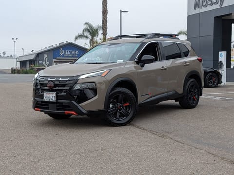 1 imagen de 2025 Nissan Rogue Rock Creek