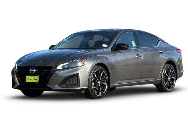 2 thumbnail image of  2023 Nissan Altima 2.5 SR