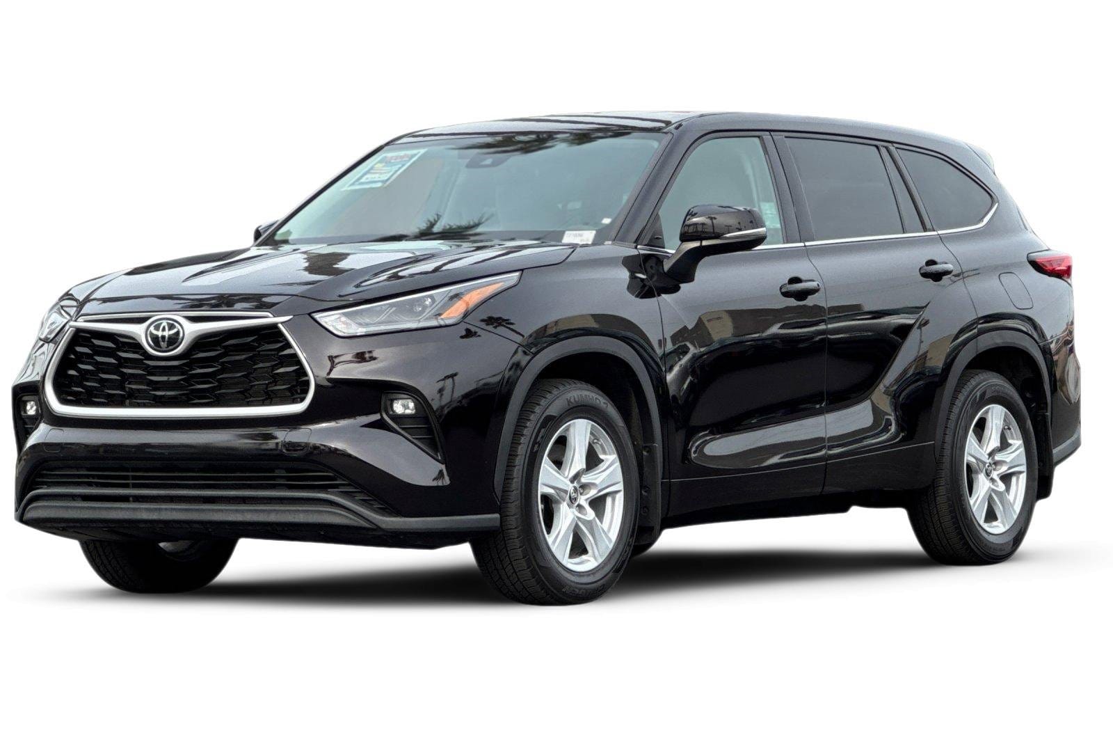 1 placeholder image of  2022 Toyota Highlander LE